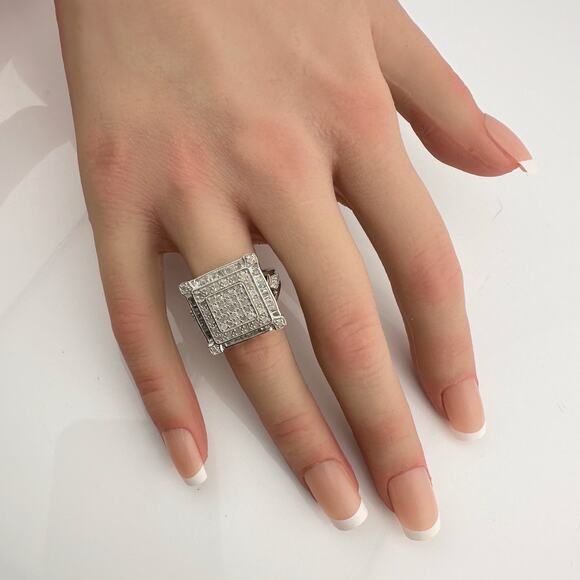 Elegant Princess Cut 1.00 Carat Diamond Ring - Size 7.25 - Picture 8 of 16